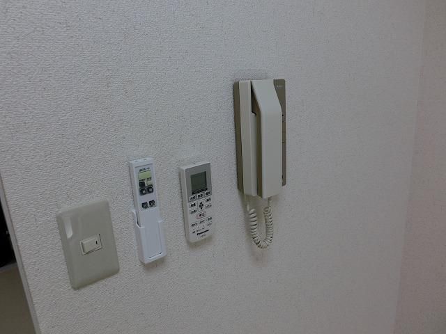 �y�Z�L�����e�B�z�@