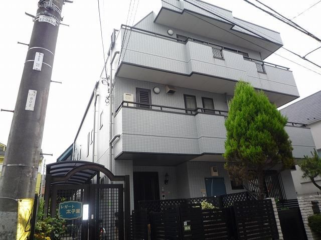 �y�G���g�����X�z�@