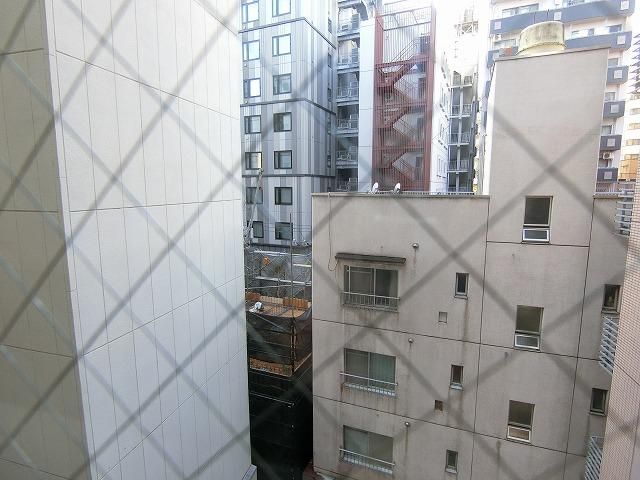 �y���]�z�@