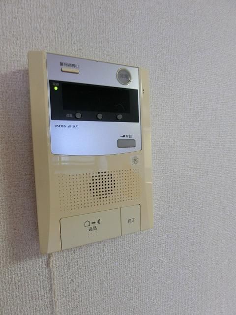 �y�Z�L�����e�B�z�@