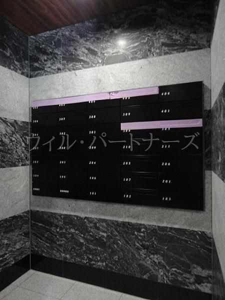 �y�G���g�����X�z�@�G���g�����X/���[���{�b�N�X